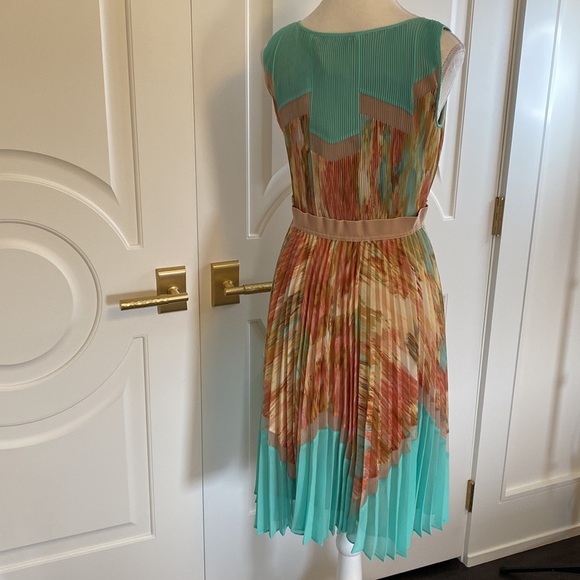 NWOT BCBG Pleated Cocktail Dress Aqua Green with Multi Colours - Picture 6 of 7